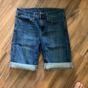 Levi Bermuda short size 28